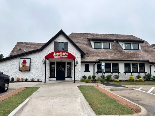 Lo-Lo's Chicken & Waffles by null