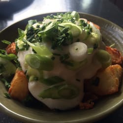 At The Hollows - Patatas bravas
