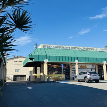 BREAD & BREAKFAST - BURBANK - Updated January 2026 - 519 Photos & 479