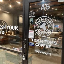 Bellaire Food Street - Tom n Tom's offers counter order