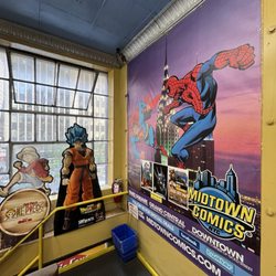 Midtown Comics - Interior