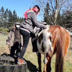 Su Dara Riding - Susan helping Susan onto horse. Taller than they seem!!