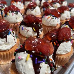 Bear Mountain Bakery & Cafe - Sundae cupcakes