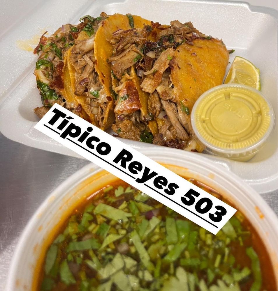 Tipico Reyes Logo