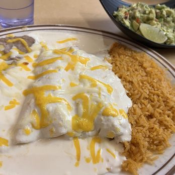 El Trio Loco 2 - El Trio Loco Manzanita - cream enchiladas / chunky guacamole - Mexican Near Me - Manzanita, Oregon El Trio Loco 2 - El Trio Loco Manzanita - cream enchiladas / chunky guacamole - Mexican Near Me - Manzanita, Oregon