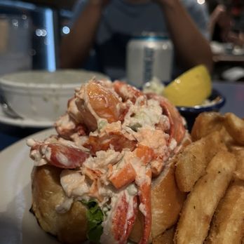 Boston Sail Loft - New England Lobster Roll - Bars Near Me - Boston, Massachusetts