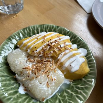 LumLum  - Mango sticky rice - Thai Near Me - New York, New York