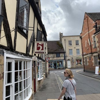 5 North Street - Outside 5 North Street - charming location - French Near Me