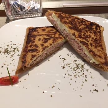 Creperie - Crepe de peito de peru e queijo branco na massa integral. Um pouquinho seco, mas bem bom! Super recheado. - Creperies Near Me - São Paulo, SP Creperie - Crepe de peito de peru e queijo branco na massa integral. Um pouquinho seco, mas bem bom! Super recheado. - Creperies Near Me - São Paulo, SP