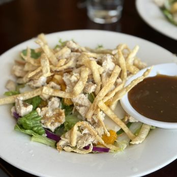 Bridgeport Inn Restaurant - Chinese Chicken Salad - Lounges Near Me - Bridgeport, California Bridgeport Inn Restaurant - Chinese Chicken Salad - Lounges Near Me - Bridgeport, California