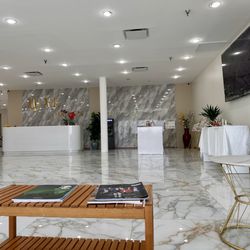 Luxe Nails - Lobby
