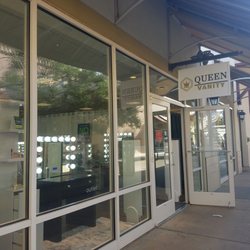 Queen Vanity Outlet - This is queen vanity. It's not fair.