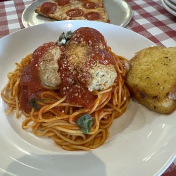 Squisito Pizza and Pasta - Spaghetti and Meatballs - Italian Near Me - Severna Park, Maryland Squisito Pizza and Pasta - Spaghetti and Meatballs - Italian Near Me - Severna Park, Maryland
