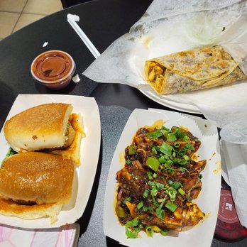 Magic Spice - Vegetarian Indian Eats - Veg chilli momos, vada pav and famous paneer kathi roll - Indian Near Me - Warren, Michigan
