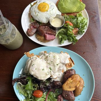 Wara Cafe - Wagyu Burger (Top) Fried Chicken Eggs Benedict (Bottom) - Cafes Near Me - Chino, California Wara Cafe - Wagyu Burger (Top) Fried Chicken Eggs Benedict (Bottom) - Cafes Near Me - Chino, California