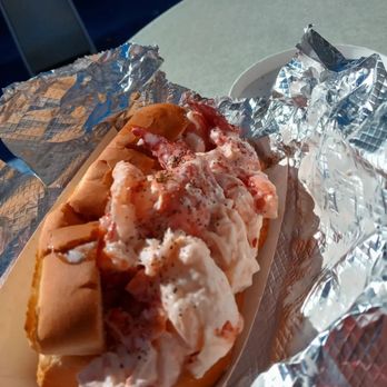James Hook & Co - Regular size lobster roll cold - Seafood Near Me - Boston, Massachusetts James Hook & Co - Regular size lobster roll cold - Seafood Near Me - Boston, Massachusetts