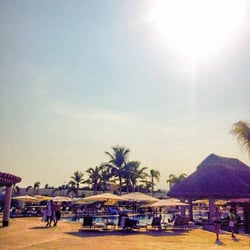 Acua - The restaurant and the Agua pool bar in the right :)