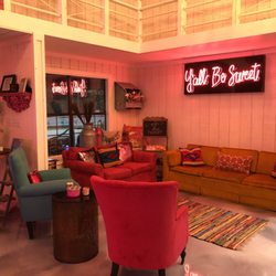 Bombshell Beautique - Bombshell welcoming & super comfortable waiting area.