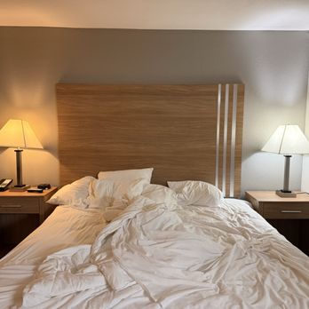 Baymont by Wyndham St. Ignace Lakefront - Hotels Near Me - Saint Ignace, Michigan