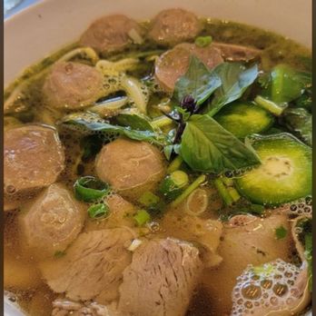 An Di Dzo - Pho Combination round ribeyes and fatty brisket - Vietnamese Near Me - Honolulu, Hawaii