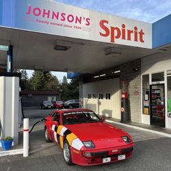 Johnson’s Spirit Gas - Gas aisle