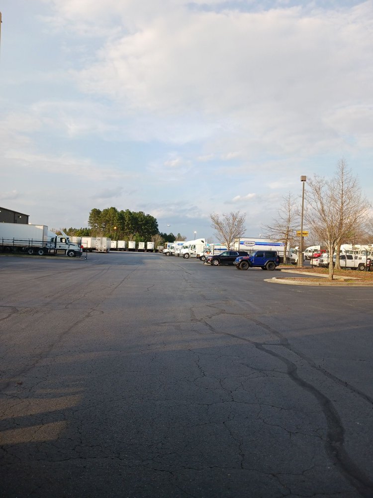 PENSKE TRUCK RENTAL Updated June 2024 13 Photos 1501 Dixon