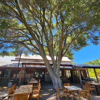 Four Lanterns Winery - Wineries Near Me - Paso Robles, California