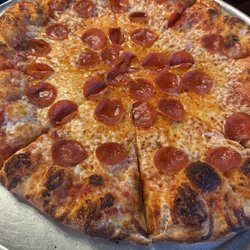 Mama Donato's - Pizza was very tasty...
