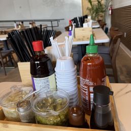 Condiment station