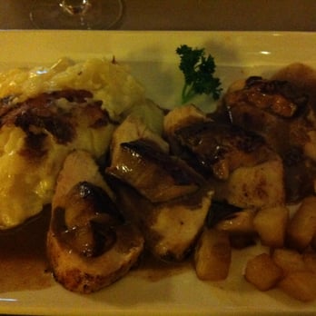 La Cordonnerie - Chicken breast topped with pan seared foie gras. - French Near Me - Paris, 75