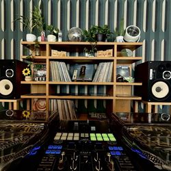 Full Circle Kitchen and Sound - Dj station
