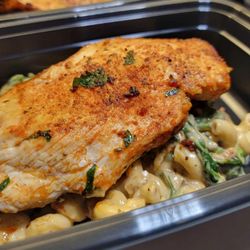 Amor De Familia Catering - Tuscan chicken Mac n cheese