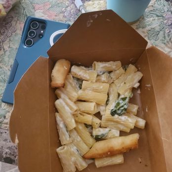 Stonefire Grill - Fettuccine Alfredo with spinach. - American Near Me - Valencia, California