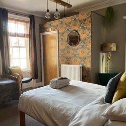 Kelston Guest House - Room One - Double, Twin or Triple en-suite