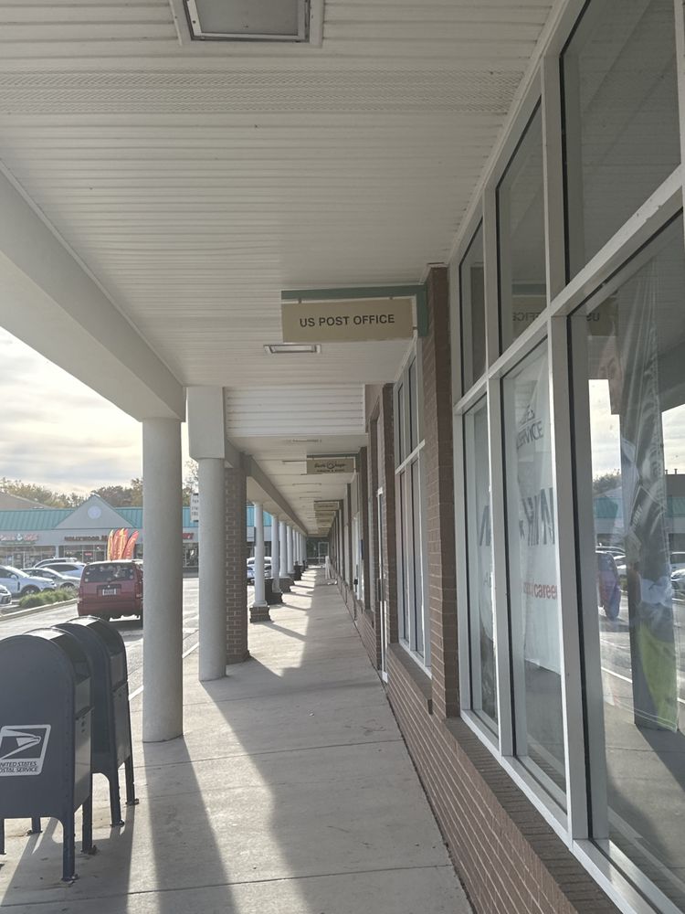 US POST OFFICE Updated July 2024 15 Reviews 7726 Gunston Plz, Lorton, Virginia Post