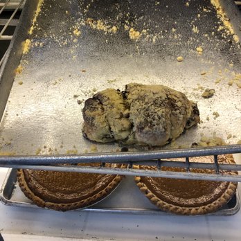 Bea's Bakery - Sorry folks, I'm claiming the last one for now!  Gotta get here earlier next time!! Sooooo gooood! - Bakeries Near Me - Tarzana, California