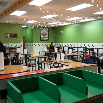 El Famous Burrito - Large interior space with plenty of seating - Mexican Near Me - Glendale Heights, Illinois El Famous Burrito - Large interior space with plenty of seating - Mexican Near Me - Glendale Heights, Illinois