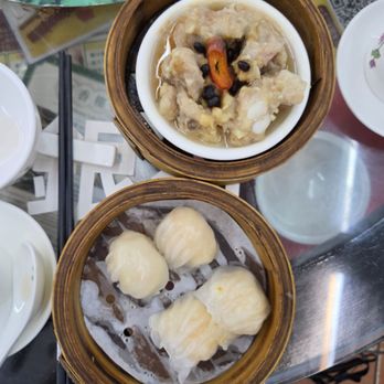蓮香茶室 - Har gow and pai gut (steamed shrimp dumpling and pork sparerib). - Cantonese Near Me - Hong Kong, HK