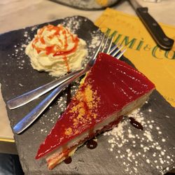 Mimi e Coco Trast - Cheesecake was so good! Not too sweet at all! Loved it!