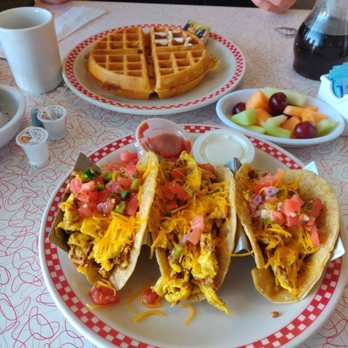 Douglas Avenue Diner - Tacos huevo con chorizo en tortilla de maíz con salsa y crema... y waffles con tocino, mantequilla y Miel de Maple... - Diners Near Me - Racine, Wisconsin