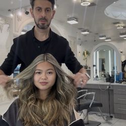 Natural highlights and face frame on a natural colour
