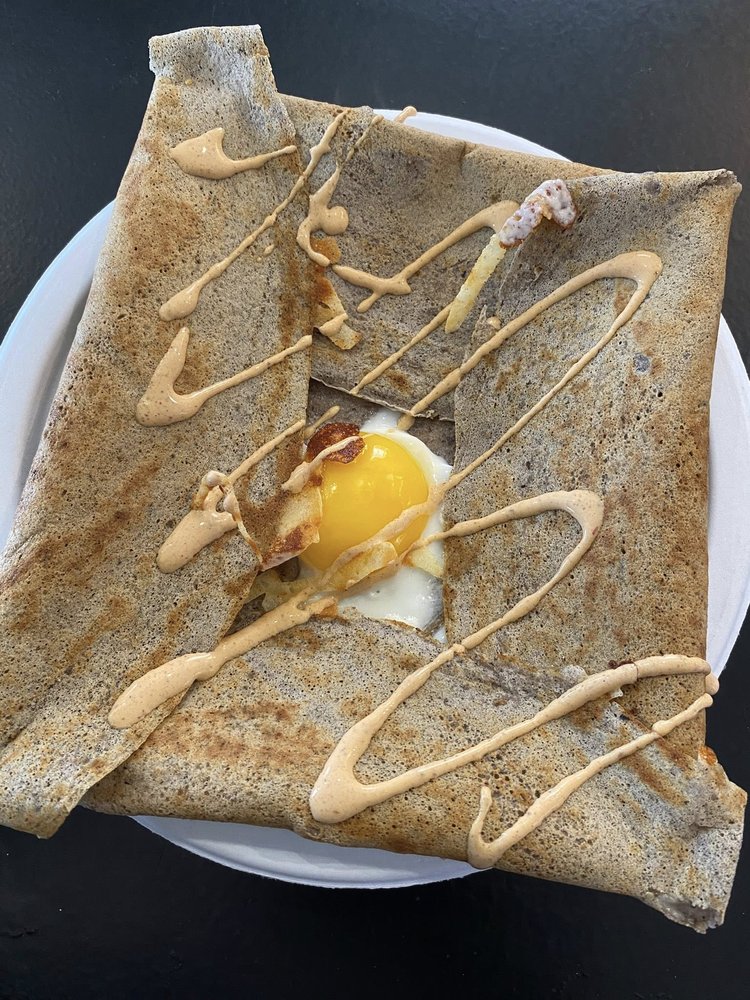 Crepe Elizabeth Logo