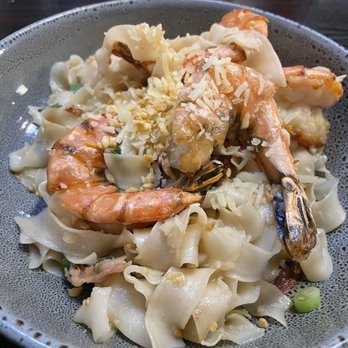 Kin Long Beach - Garlic Noodle Shrimp - noodles were well seasoned, shrimp was not as flavorful as the flavor was on the outside shell mostly - Thai Near Me - Long Beach, California