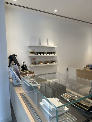 Mori Yoshida by null