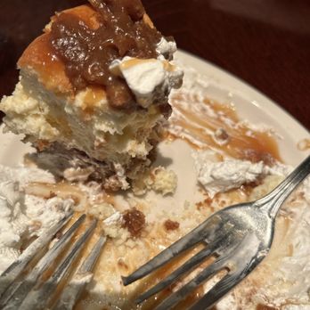 The Vineyard Restaurant & Bar - Apple caramel cheesecake - New American Near Me - Madera, California The Vineyard Restaurant & Bar - Apple caramel cheesecake - New American Near Me - Madera, California