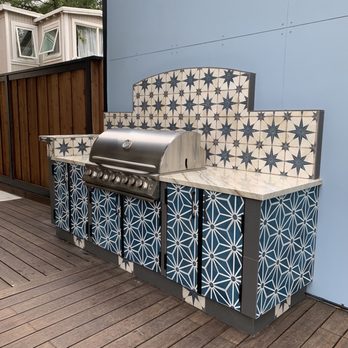 Zaragoza Kitchen & Bathroom Remodeling - Custom barbecue with slab countertop and concrete tiles. - Tiling Near Me Zaragoza Kitchen & Bathroom Remodeling - Custom barbecue with slab countertop and concrete tiles. - Tiling Near Me