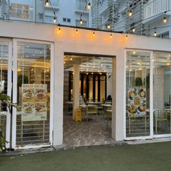 Kuya J - Entrance