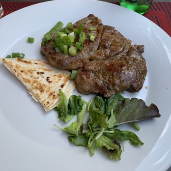 Restaurant Leylaria - Medium sirloin with pita bread - Modern European Near Me - Český Krumlov, JC