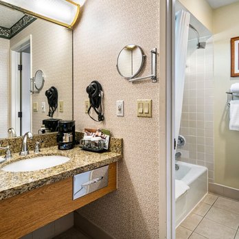 Holiday Motel - Clean Bright Bathrooms - Hotels Near Me - Winnemucca, Nevada Holiday Motel - Clean Bright Bathrooms - Hotels Near Me - Winnemucca, Nevada