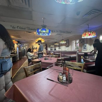 Papa's Tomato Pies - Inside - Pizza Near Me - Robbinsville, New Jersey